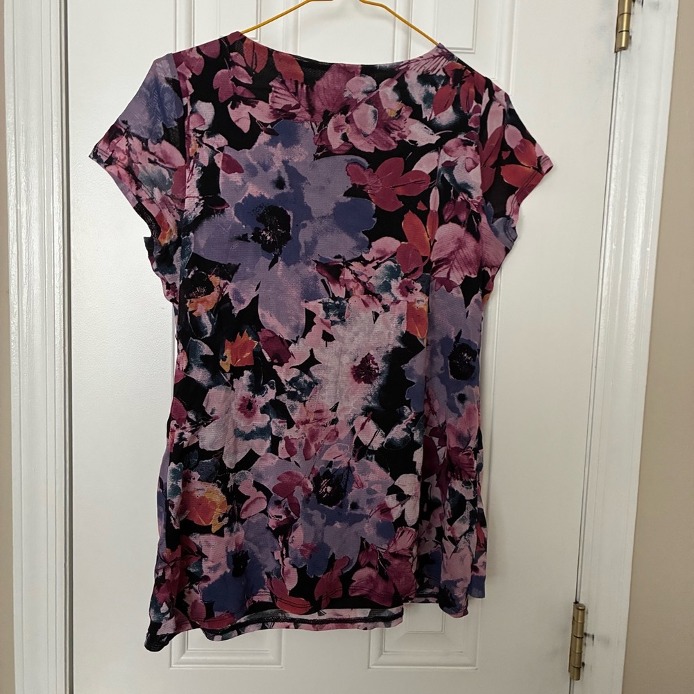 Axcess Women’s Blouse With V neckline and Cap Sleeves - Picture 2 of 3